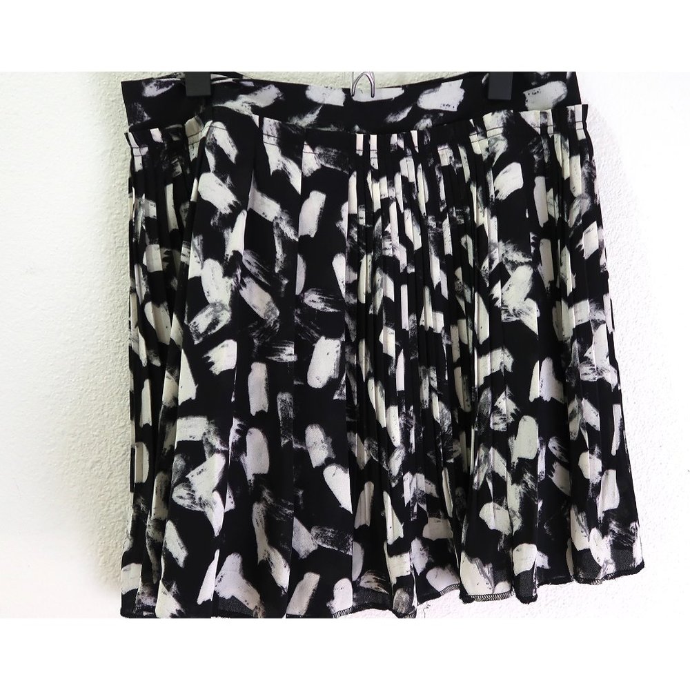 Loft B&W Pleated Skirt
